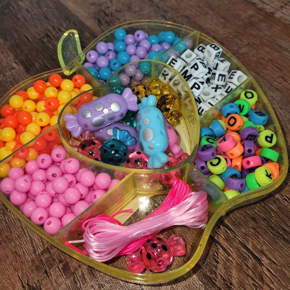 Kit Pocket Miçangas Colorida Maça - DM Toys Kit Pocket Miçangas Colorida Maça - DM Toys